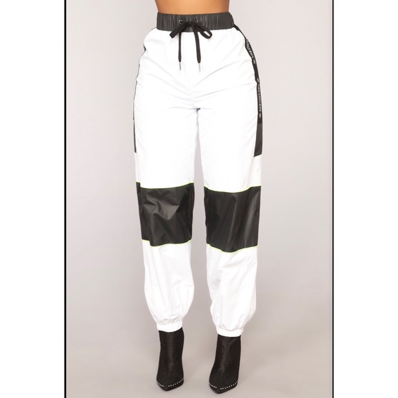 [fashion nova] • [jaylene joggers] - Picture 2 of 4